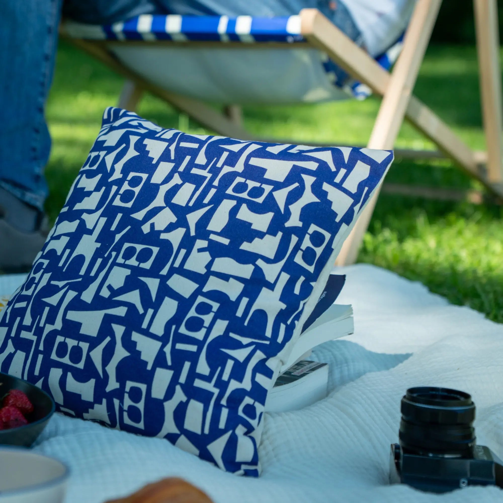 Coussin décoratif en coton motif géométrique abstrait – intérieur ou terrasse – Sézons