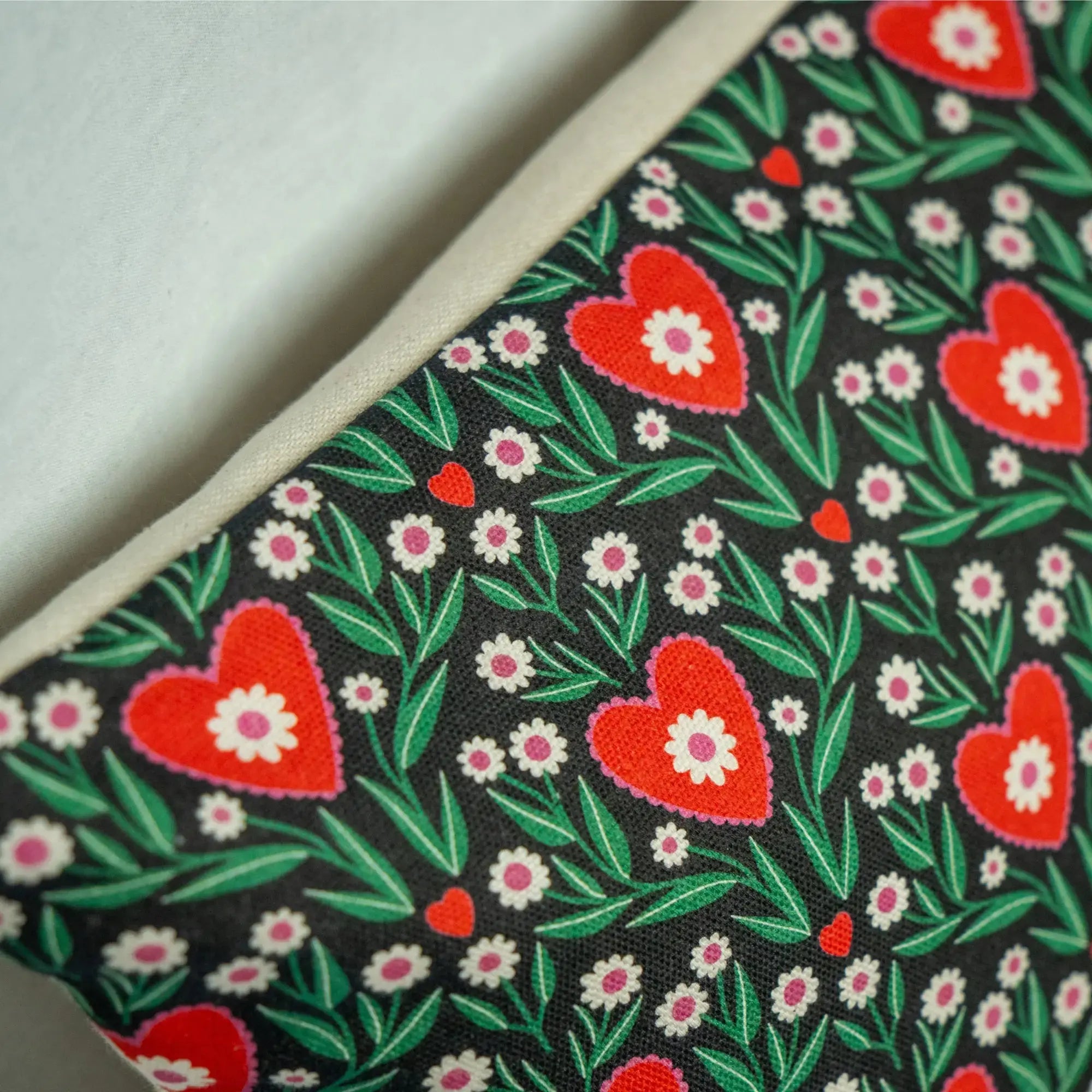 Coussin design – Motif Floraison Graphique (édition limitée) SEZONS