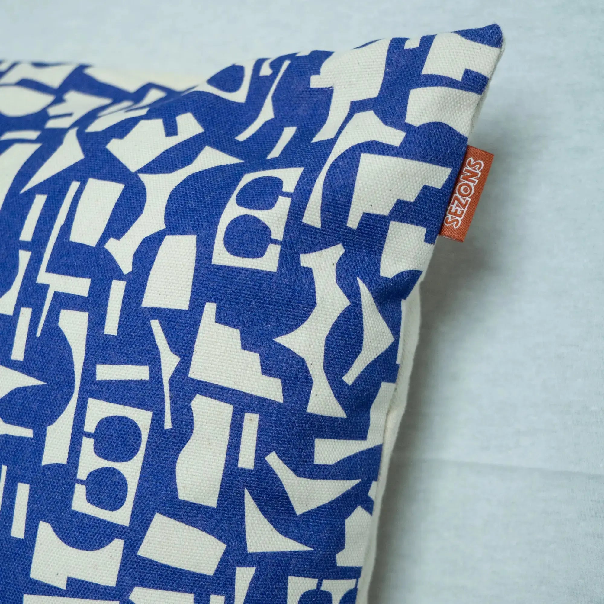 Coussin carré design – Motif Structure Intuitive (édition limitée) SEZONS