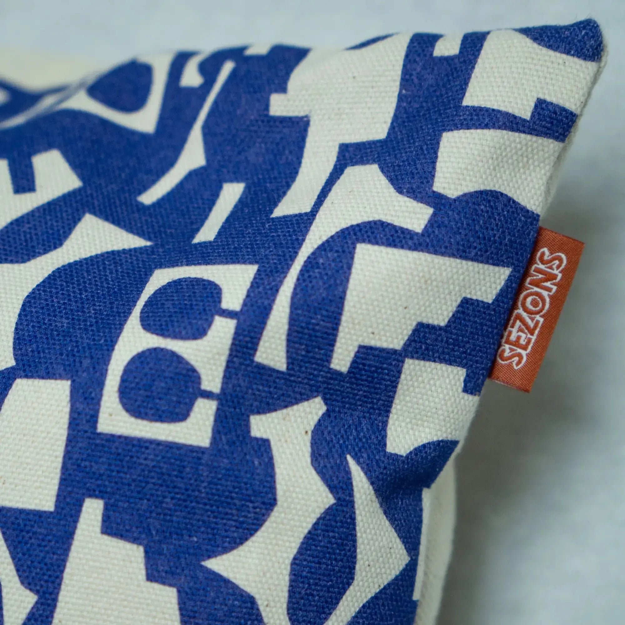 Coussin carré design – Motif Structure Intuitive (édition limitée) SEZONS