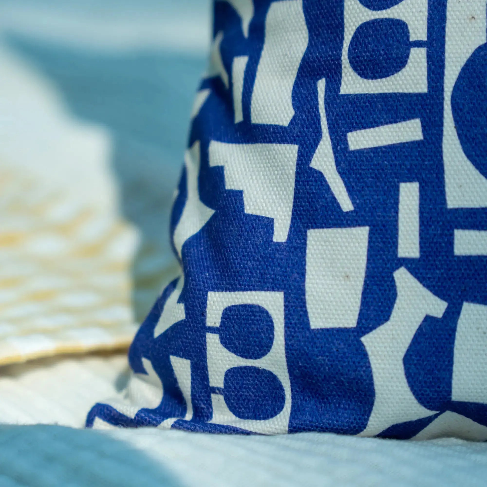 Coussin carré design – Motif Structure Intuitive (édition limitée) SEZONS