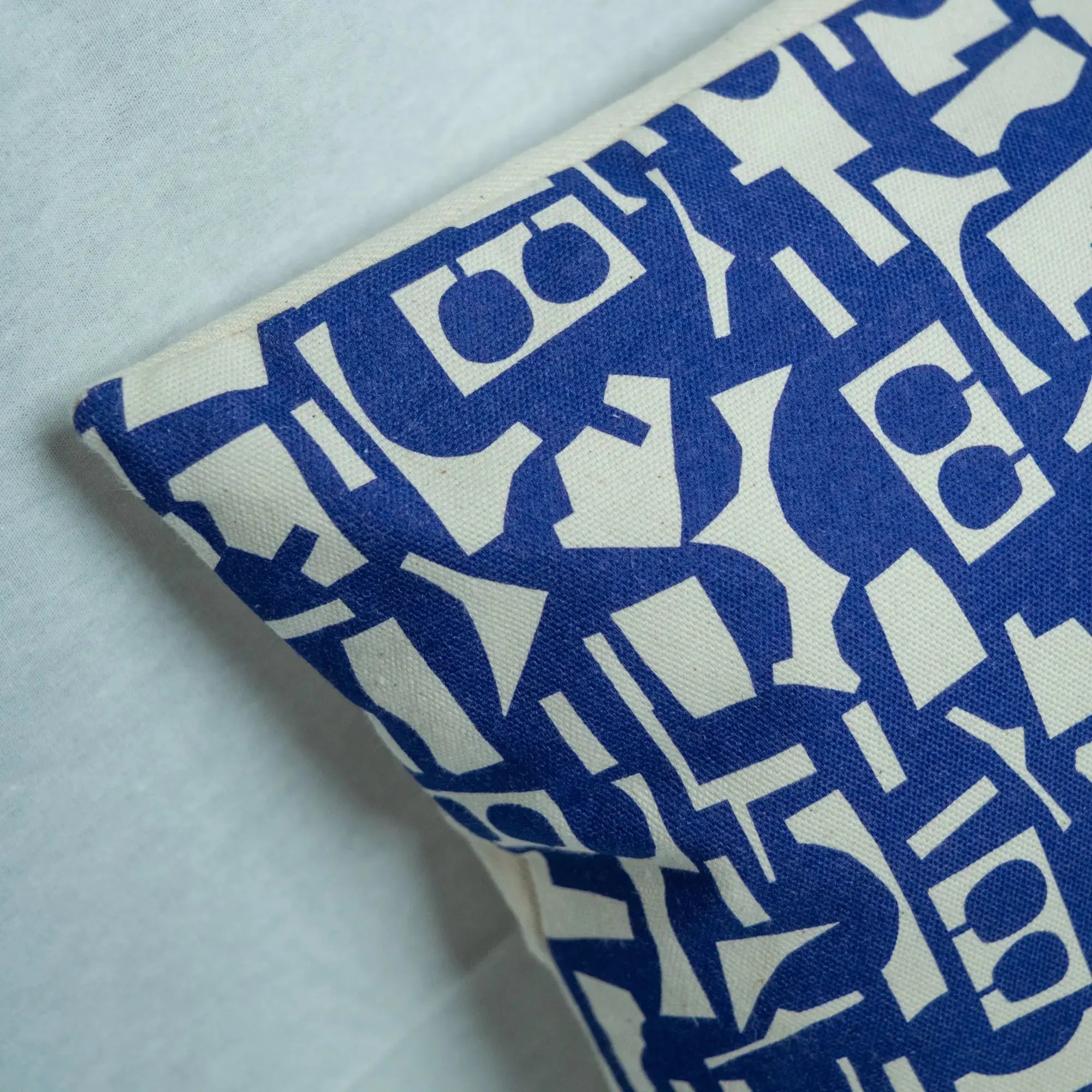 Coussin carré design – Motif Structure Intuitive (édition limitée) SEZONS