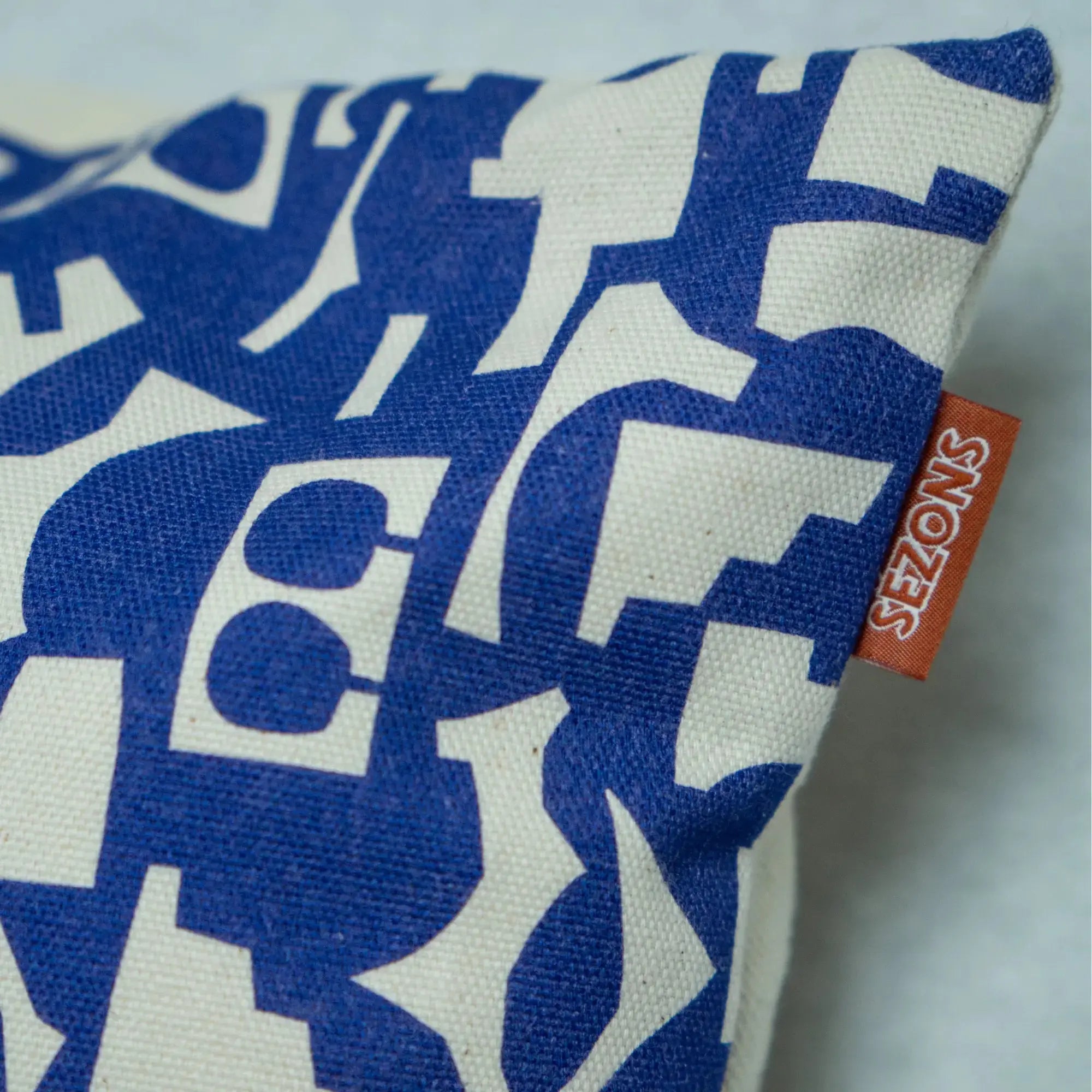 Coussin carré design – Motif Structure Intuitive (édition limitée) SEZONS