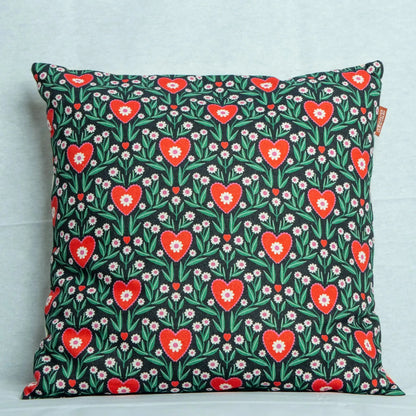 Vue d’ensemble de la housse de coussin sans garniture, à l’extérieur