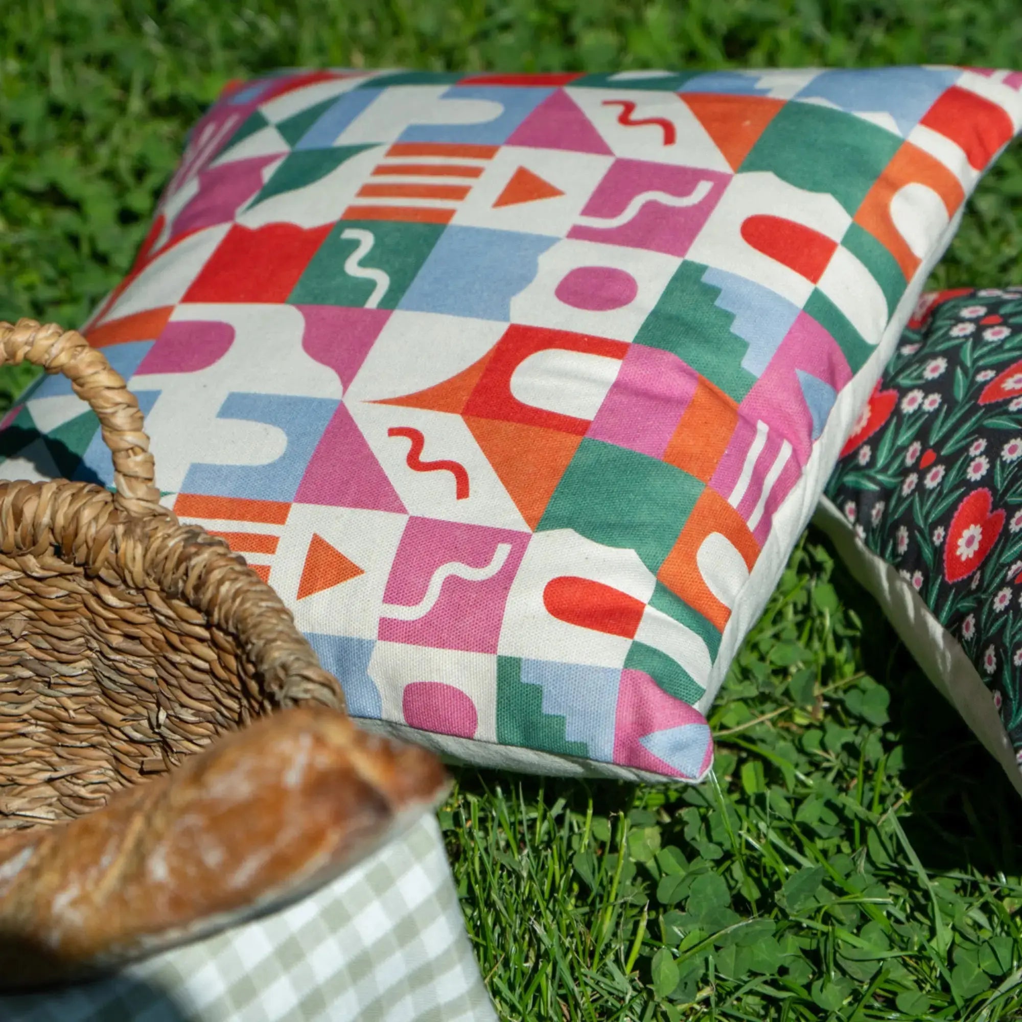 Coussin déco 40x40 – Motif Vibration Modulaire (édition limitée) SEZONS