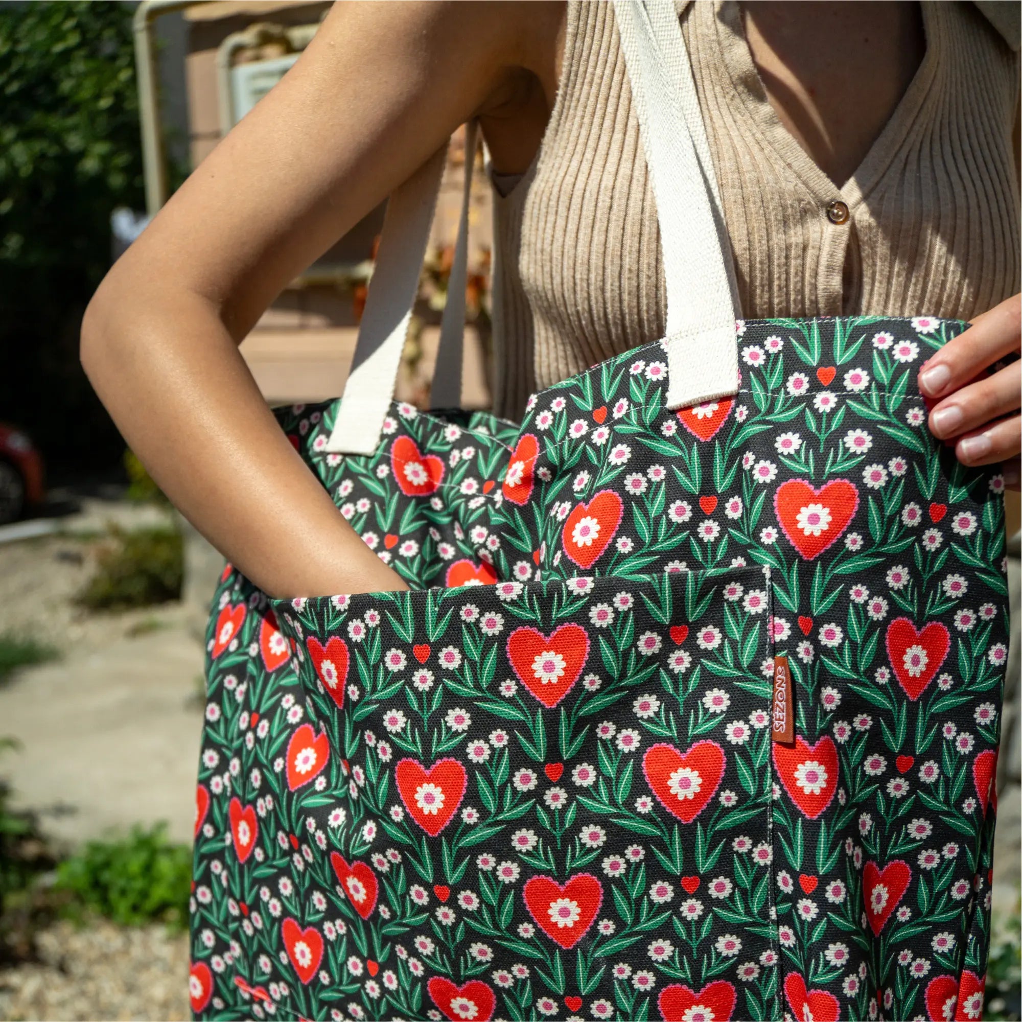 Sac de plage en coton illustré avec motif floral stylisé Claire Iglesias – modèle Floraison Graphique – collection Sézons